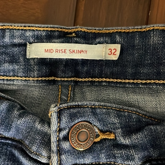 Women’s size 32 midrise skinny Levi’s blue jeans - Picture 5 of 10